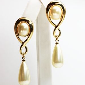 KENNETH JAY LANE PEARL DROP EARRINGS (NWOT)